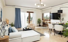 Champagne Sea View Apartment By Binobi!